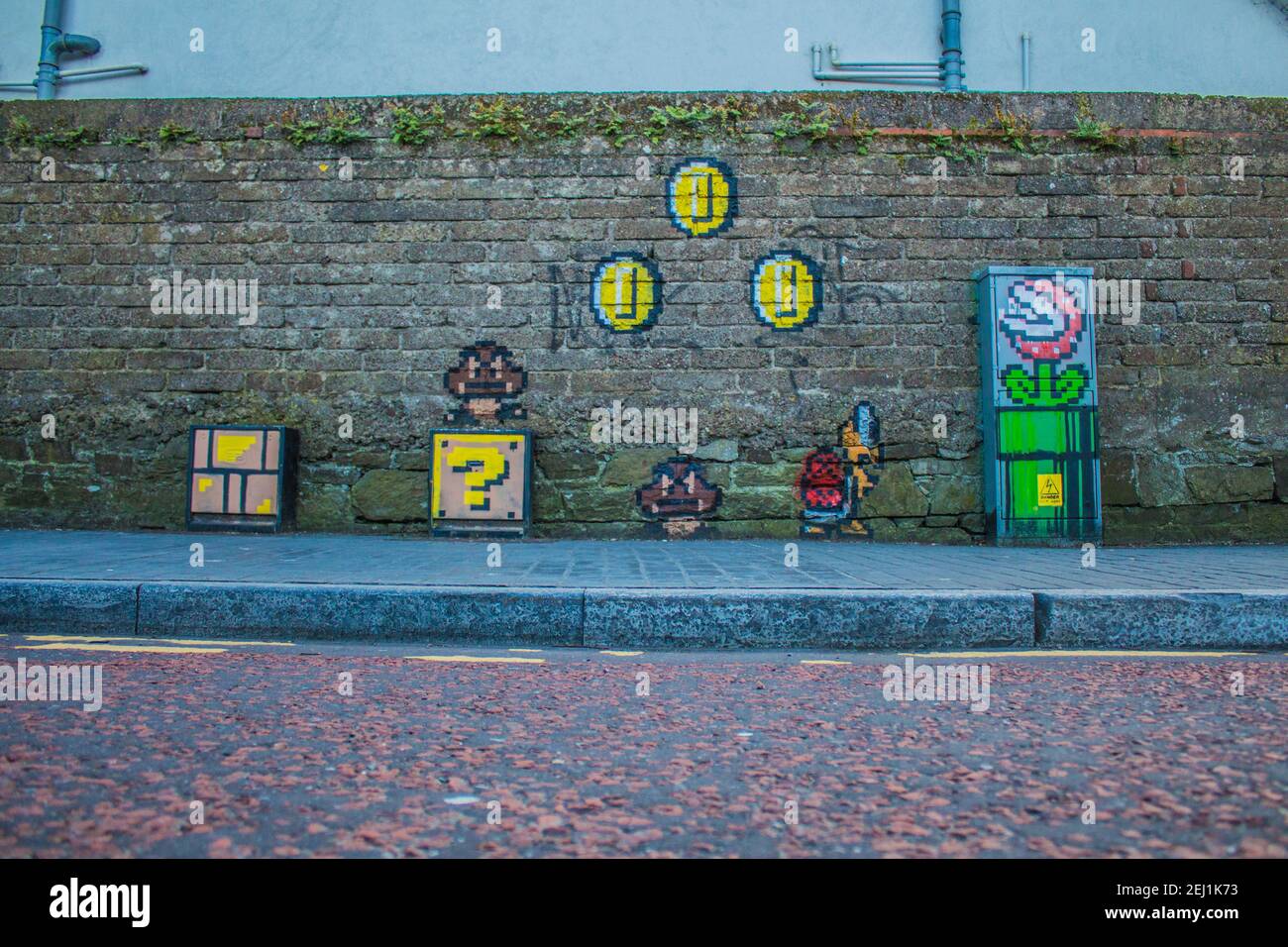 Graffiti che raffigura i personaggi del videogioco Super Mario Foto Stock