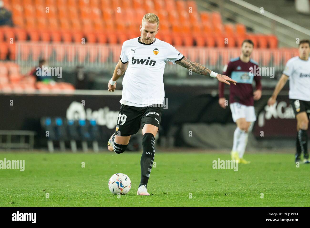 Uros Racic di Valencia CF visto in azione durante la partita di calcio spagnola la Liga tra Valencia e Celta allo stadio Mestalla.(Punteggio finale; Valencia 2:0 Celta) Foto Stock