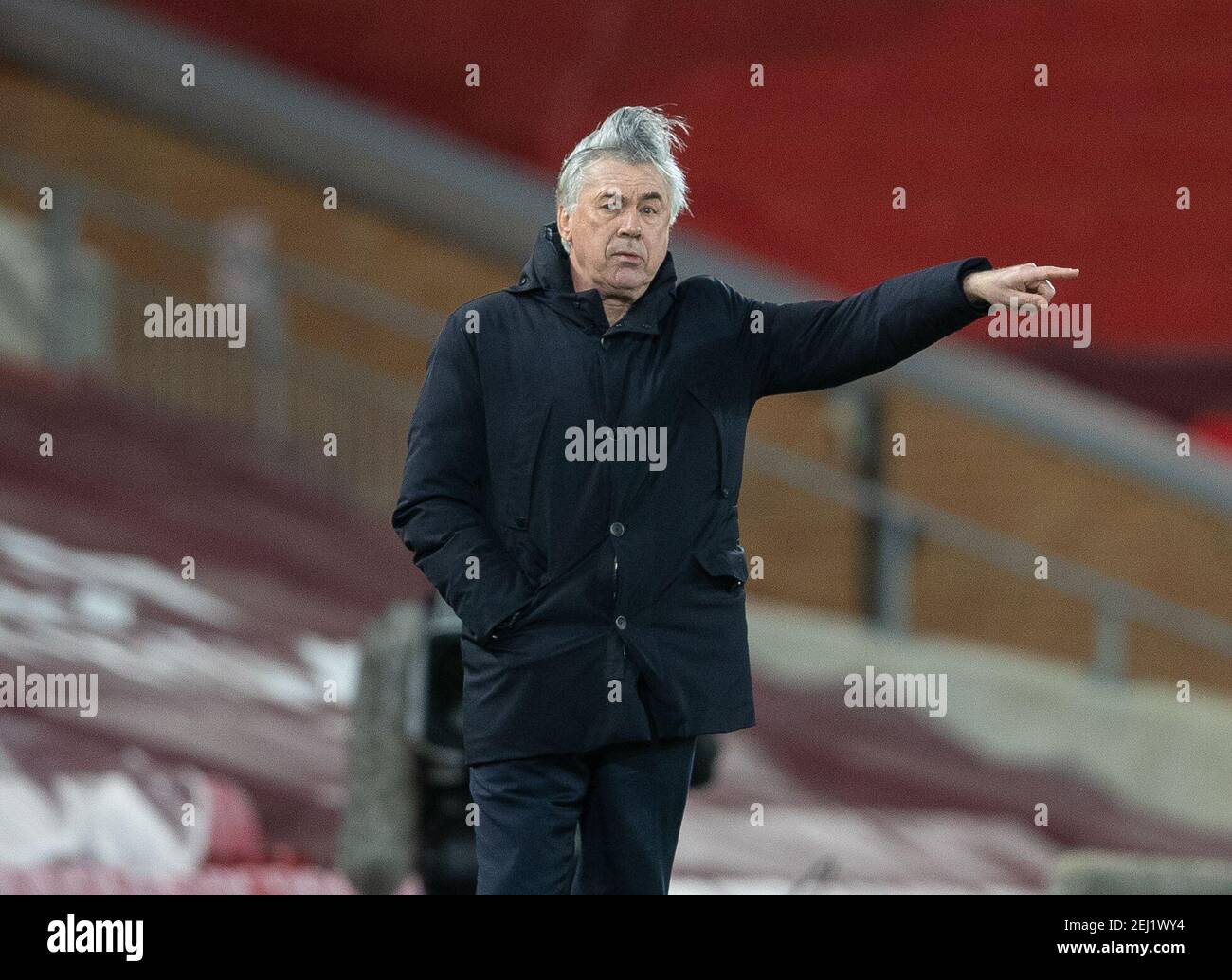 Liverpool. 21 Feb 2021. Il manager di Everton Carlo Ancelotti fa gesti durante la partita della Premier League (il 238° Merseyside Derby) tra Liverpool ed Everton ad Anfield a Liverpool, in Gran Bretagna, il 20 febbraio 2021. Everton ha registrato la loro prima vittoria contro Liverpool ad Anfield dal 1999 mentre battevano Liverpool 2-0. Credit: Xinhua/Alamy Live News Foto Stock