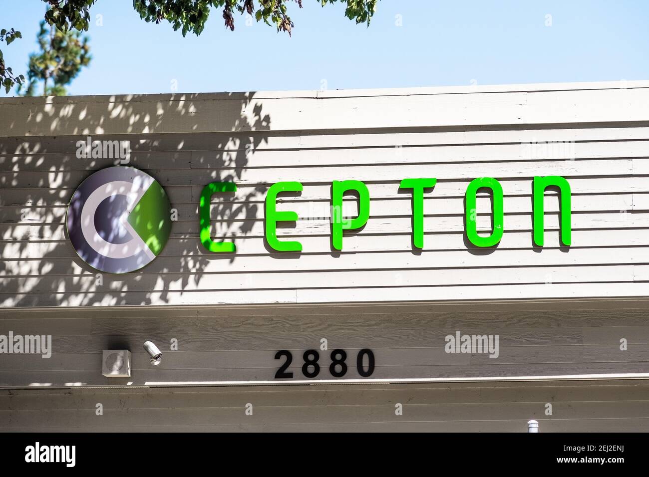 18 settembre 2020 San Jose / CA / USA - il logo Cepton presso la sede centrale della Silicon Valley; Cepton Technologies sviluppa soluzioni basate su lidar per la d Foto Stock