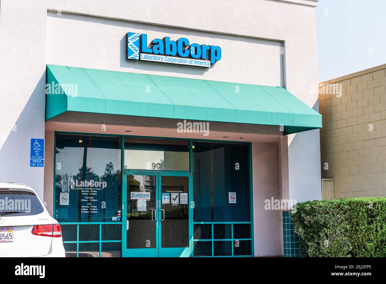 Oct 2, 2020 Sunnyvale / CA / USA - Labcorp centro di assistenza pazienti a San Francisco Bay; Laboratory Corporation of America Holdings gestisce uno dei Foto Stock