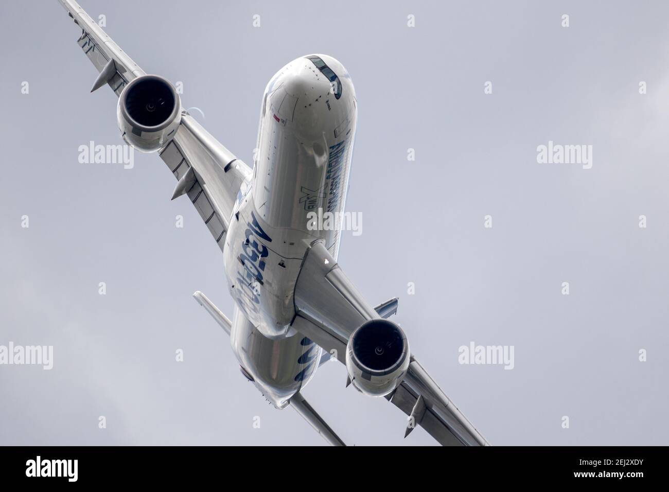 Airbus A350-1000 aereo di linea XWB che si esibisce al Paris Air Show. Francia - 20 giugno 2019 Foto Stock