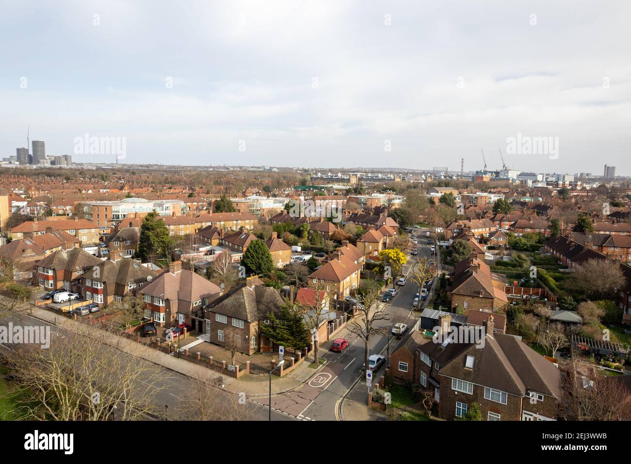 Aerall vista della casa ad Acton, un sobborgo di Londra Ovest. Dispone di numerose case semi-indipendenti con giardini. Foto Stock
