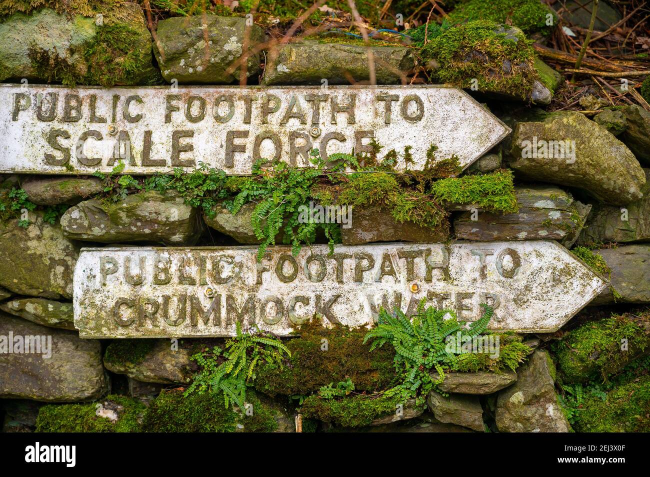 Vecchie indicazioni a Buttermere Foto Stock