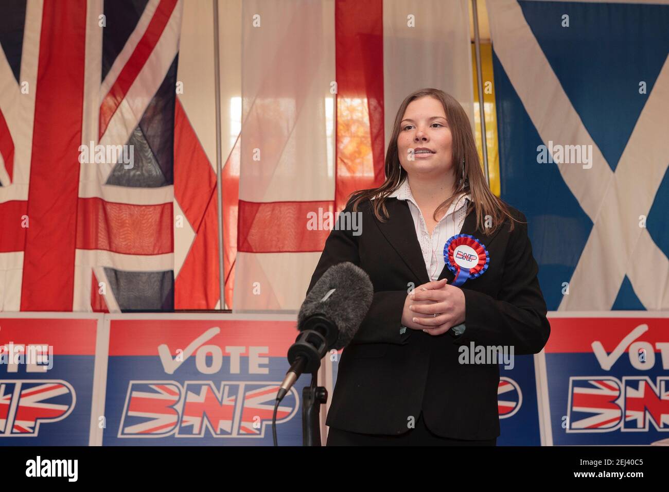 Emma Louise Colgate parla all'inizio delle conferenze stampa per lanciare la campagna del British Nationalist Party (BNP) per l'elezione della London Mayoral and Great London Authority (GLA) nel 2008. The Eastbrook Public House, 835 Dagenham Road, Londra, Regno Unito. 12 Apr 2008 Foto Stock