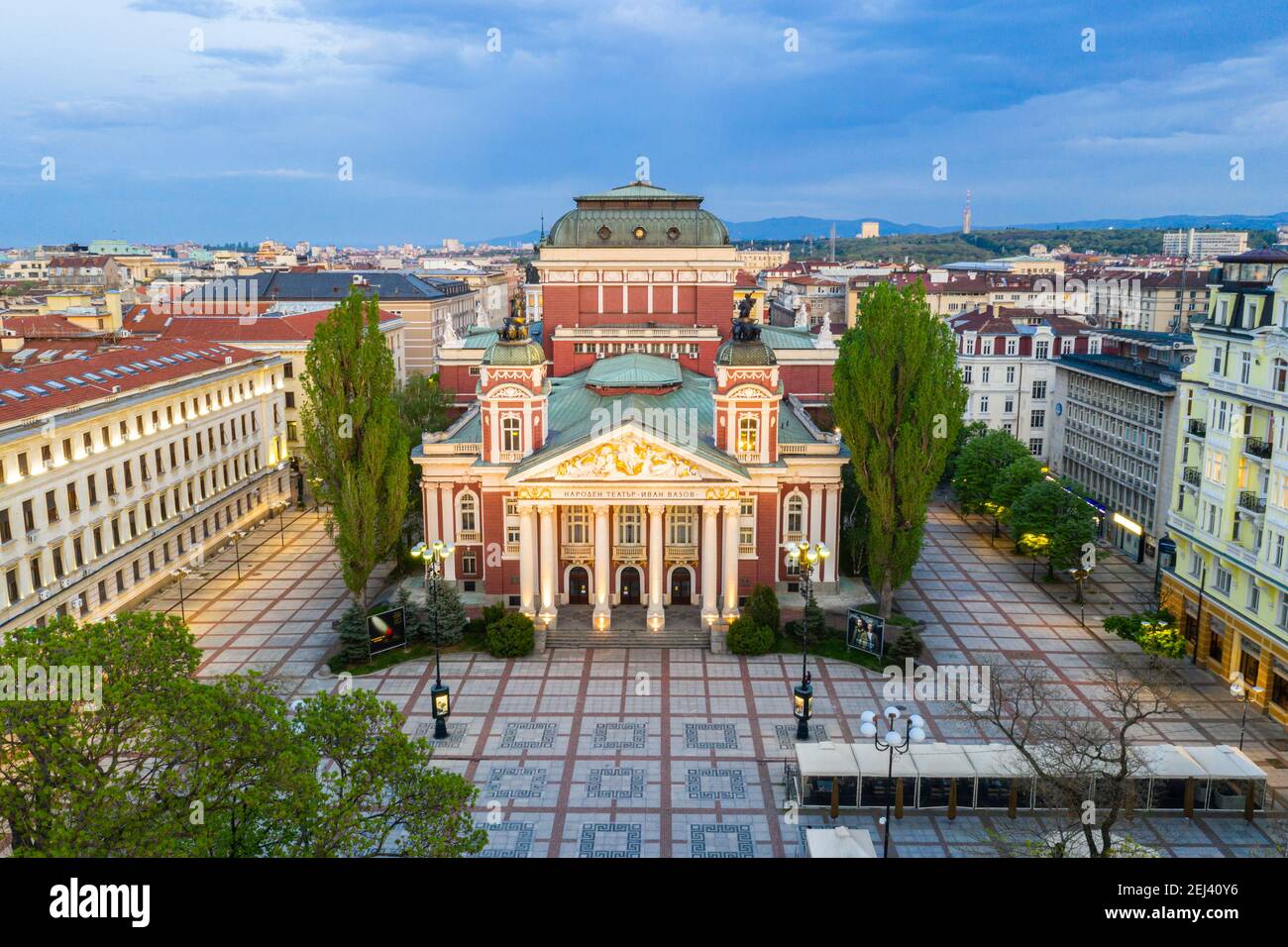 Tramonto veduta aerea del Teatro Ivan Vazov a Sofia, Bulgaria Foto Stock