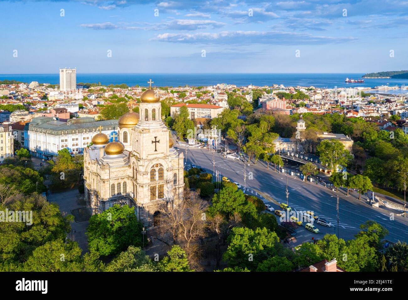 Veduta aerea della Dormizione della Cattedrale di Theotokos a Varna, Bulgaria Foto Stock