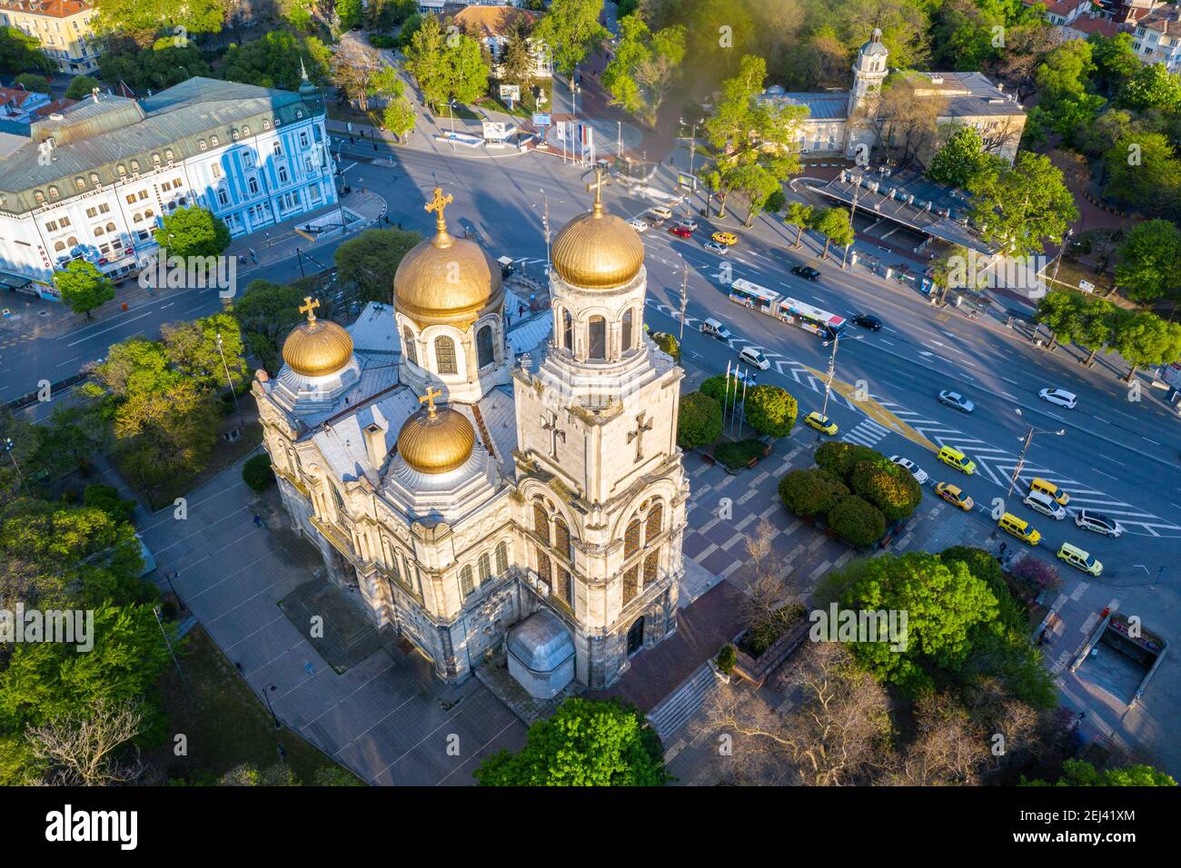 Veduta aerea della Dormizione della Cattedrale di Theotokos a Varna, Bulgaria Foto Stock
