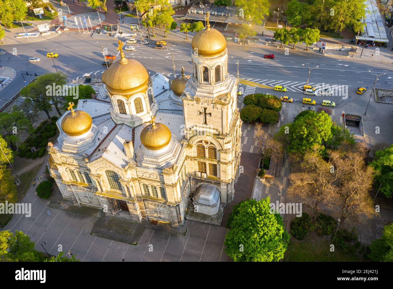 Veduta aerea della Dormizione della Cattedrale di Theotokos a Varna, Bulgaria Foto Stock
