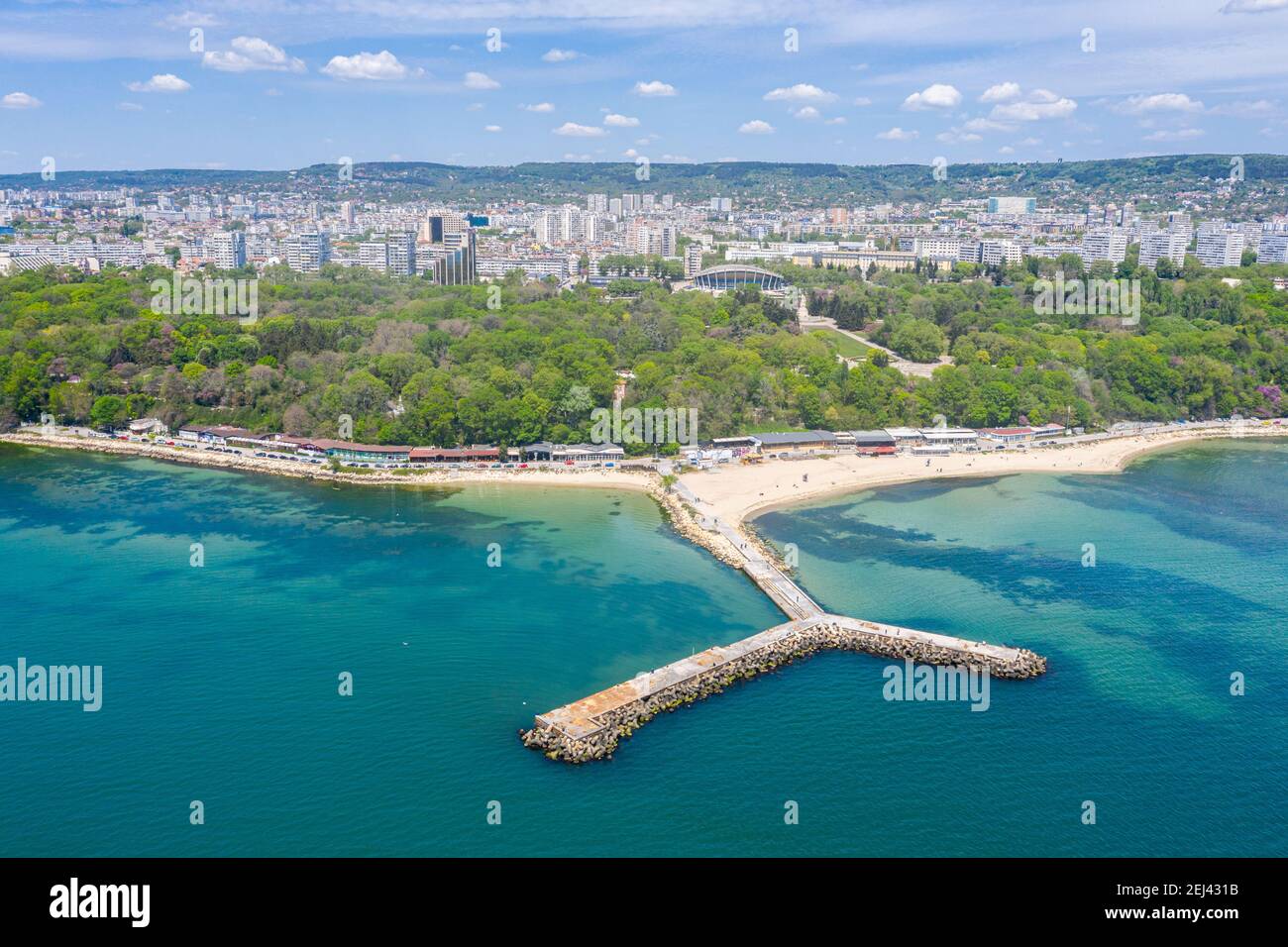 Molo in cemento su una spiaggia a Varna, Bulgaria Foto Stock