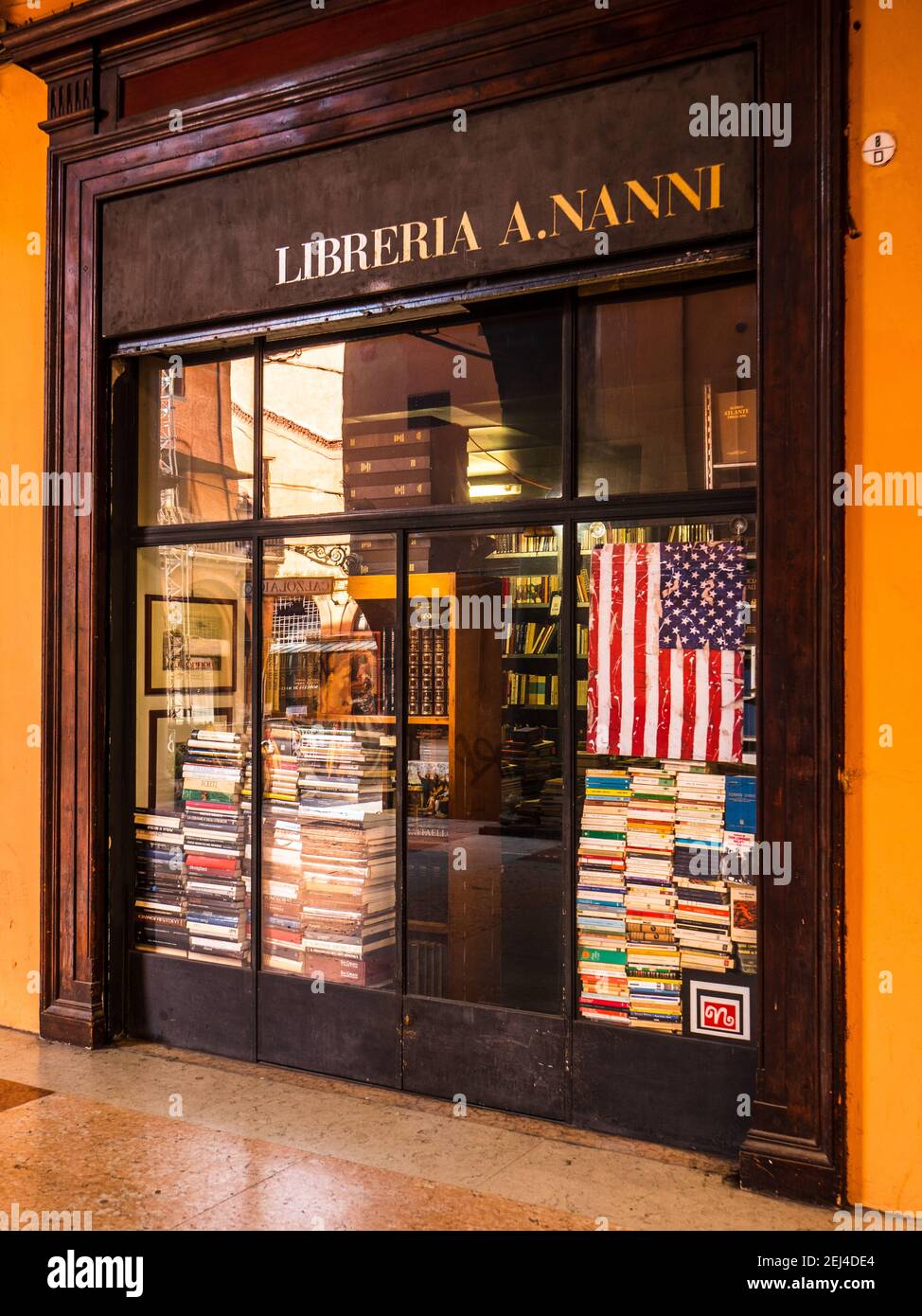 Libreria A.Nanni nella Galleria Cavour, una galleria commerciale nel centro medievale di Bologna con la libreria Libreria Nanni Foto Stock