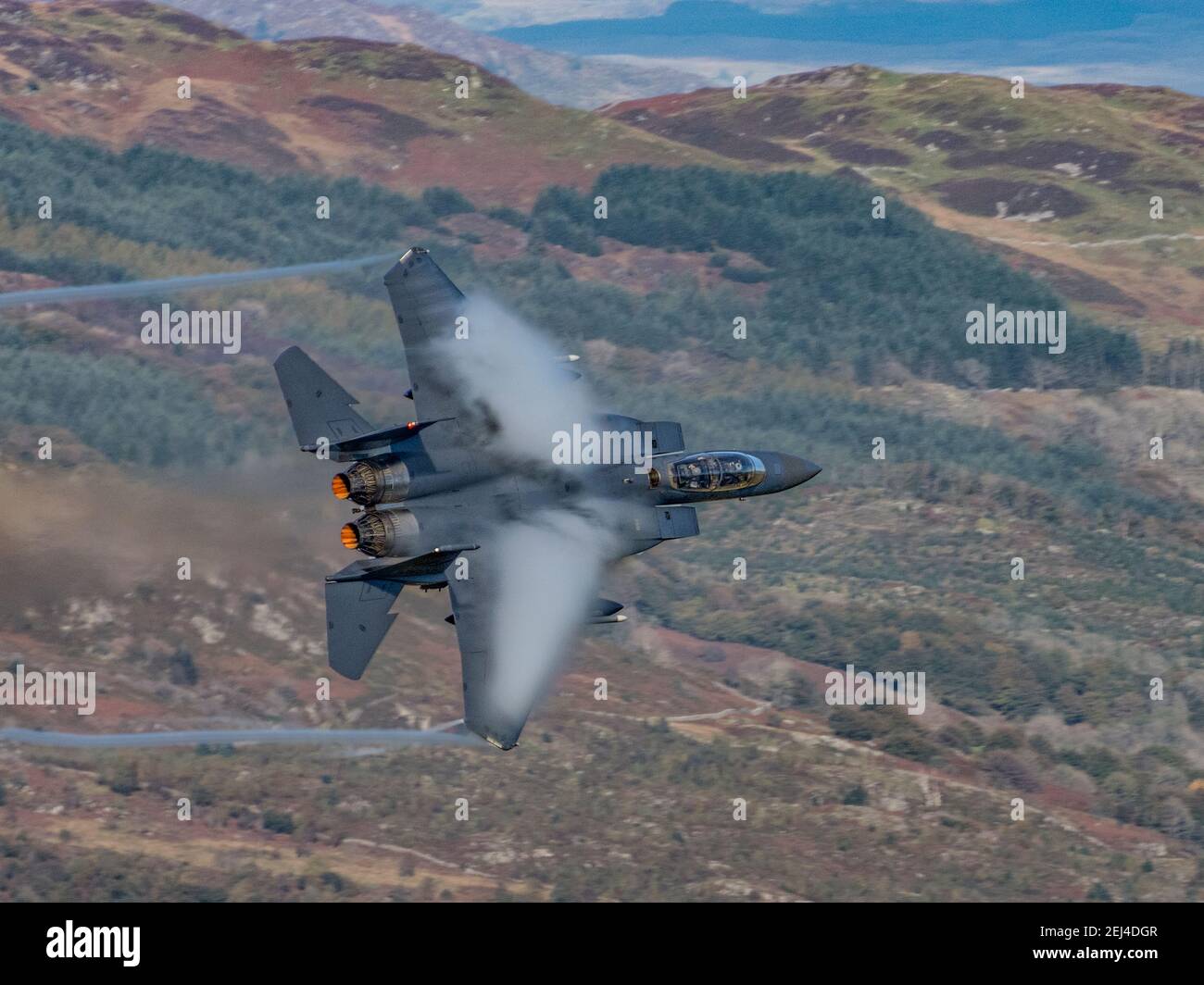 USAF Jet sulle manovre aeree sulle colline gallesi Foto Stock