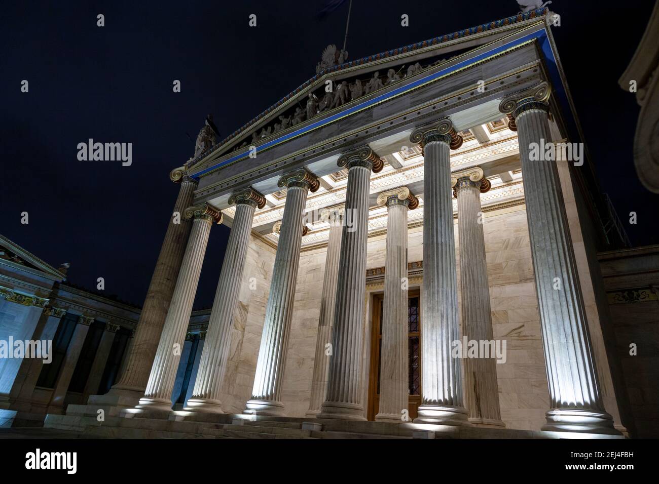 Accademia di Atene, edificio neoclassico della fine del 19 ° secolo, la sede dell'Accademia nella città di Atene, capitale della Grecia, Europa Foto Stock