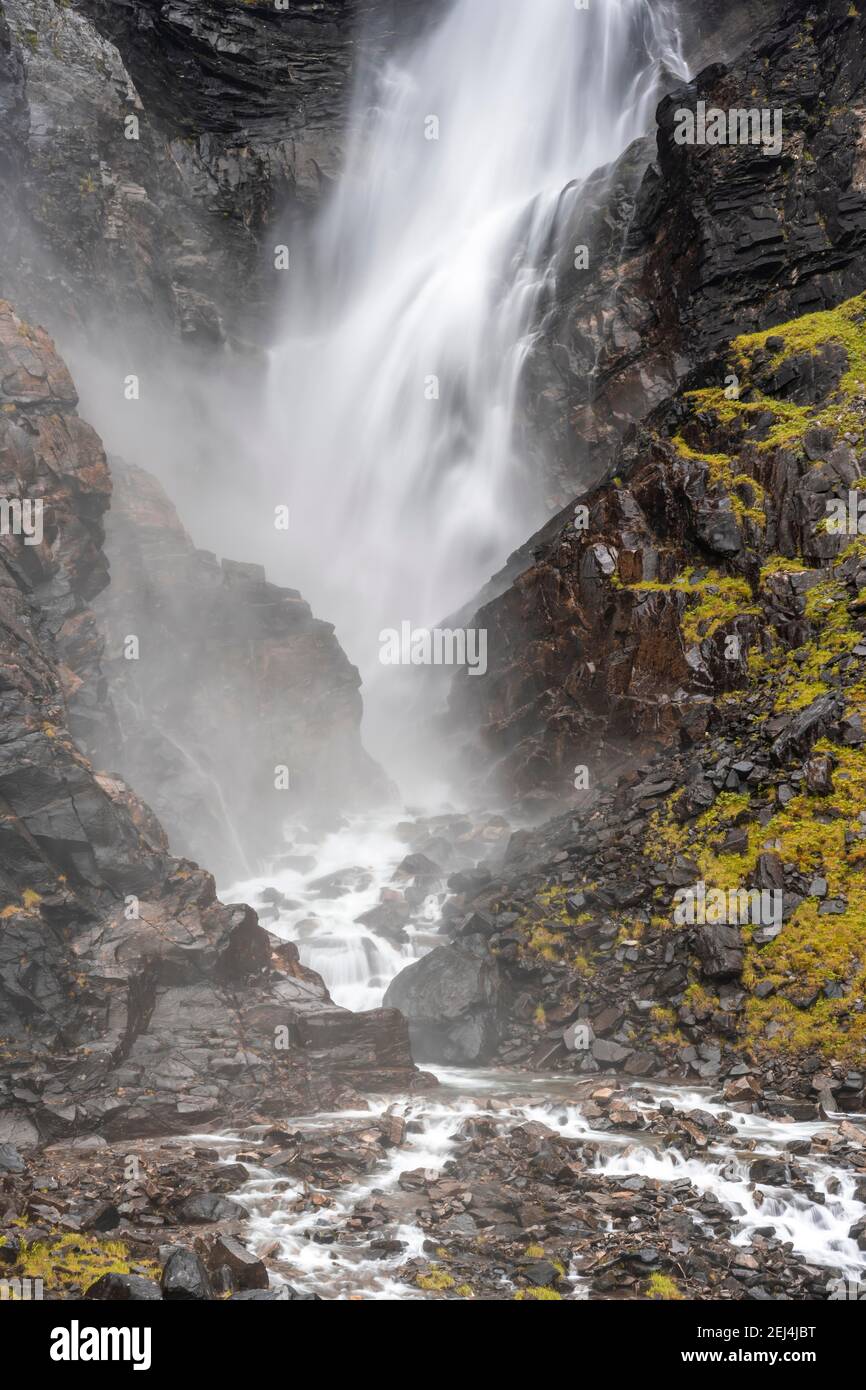 Cascata di Svoufallet, gola di Amotan, Gjora, Norvegia Foto Stock