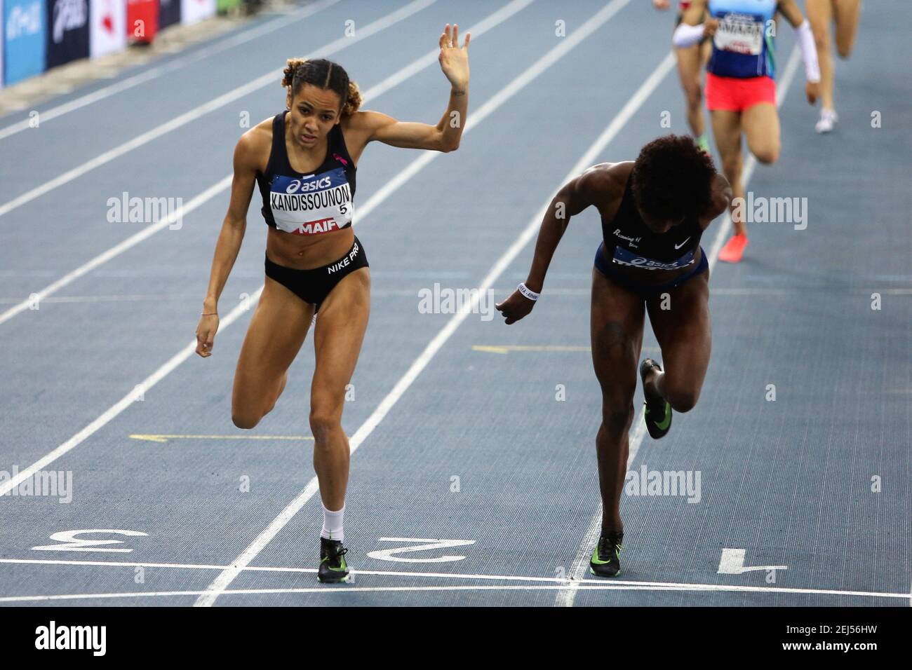 KANDISSOUNON Lena di Haute Bretagne Athletisme e YARIGO Noelie di correre 41 poi finale 800 m Donne durante i Campionati francesi Indoor Athletics 2021 il 20 febbraio 2021 allo Stadio Miramas Metropole di Miramas, Francia - Foto Laurent Lairys / ABACAPRESS.COM Foto Stock