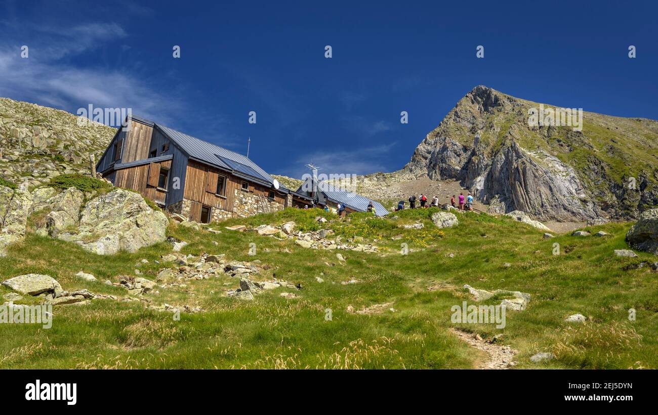 Rifugio Estagnous. Sullo sfondo, la cima del Mont Valier (Ariège, Pirenei, Francia) Foto Stock