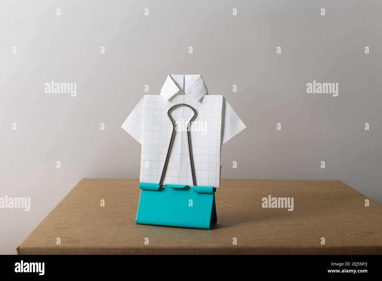 carta camicia maschile origami business padre giorno Foto Stock
