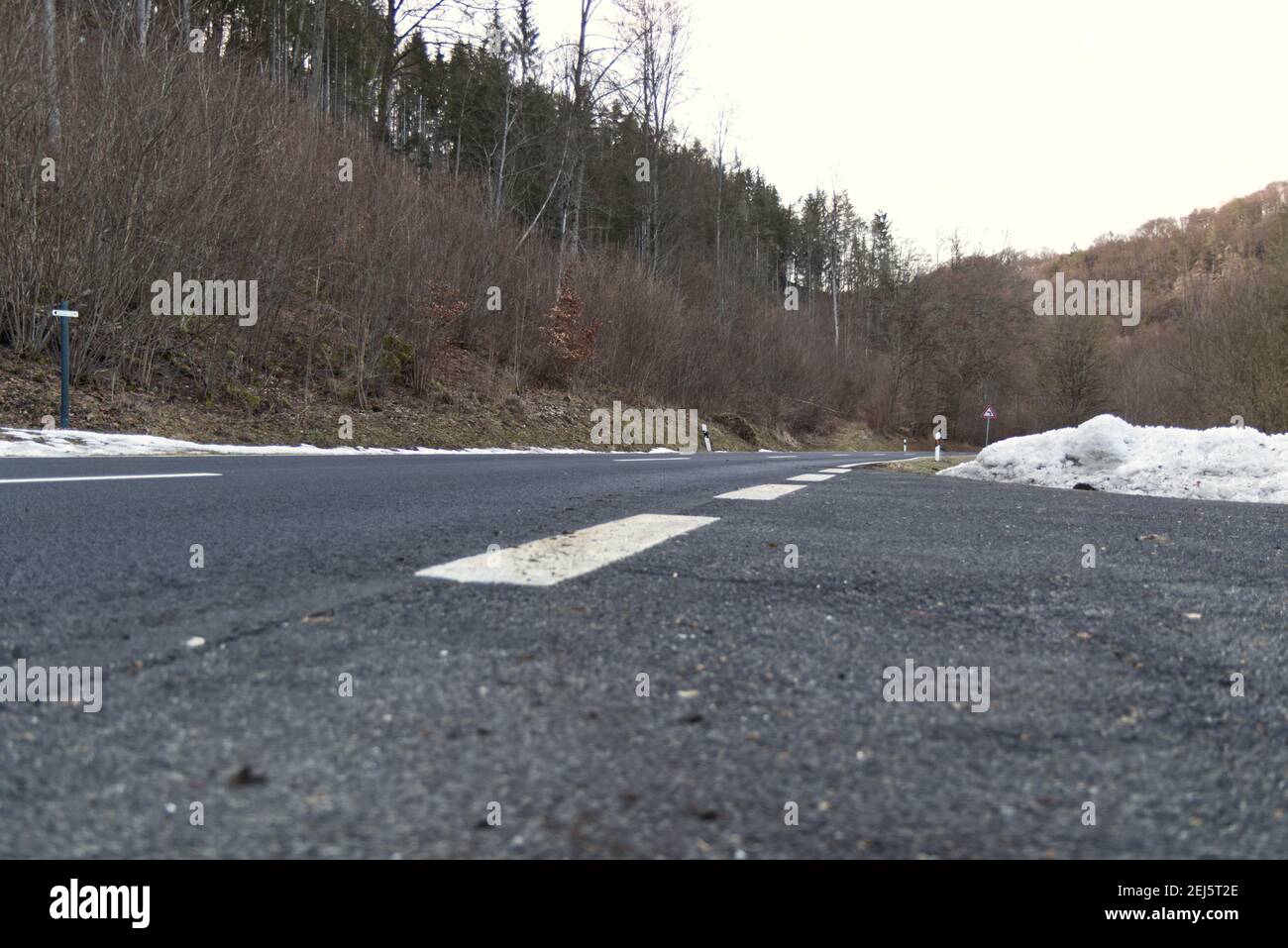 vista panoramica lungo la strada a livello di superficie Foto Stock