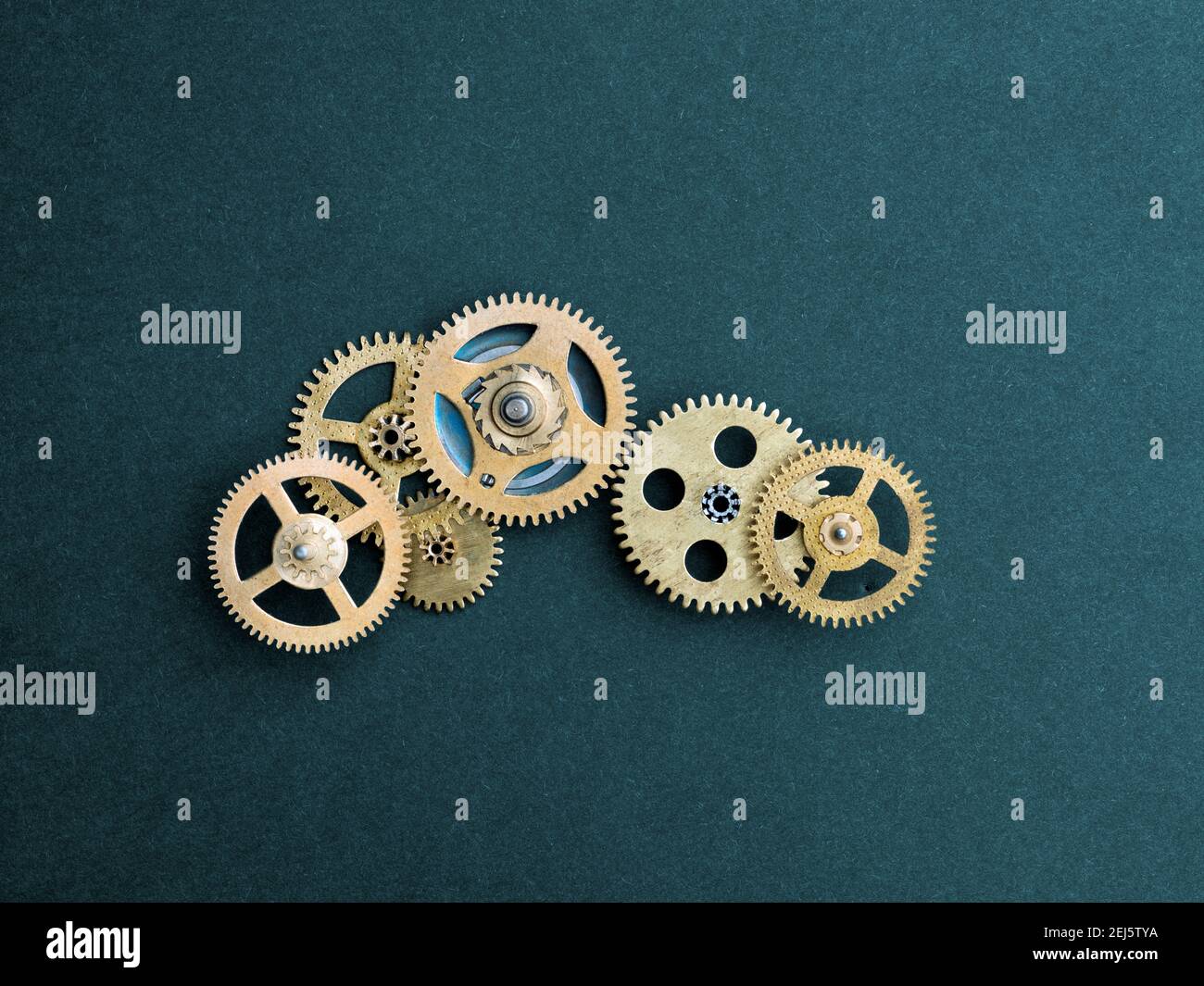 Meccanismo ingranaggi a spirale concetto look vintage. Spazio di copia. Foto Stock