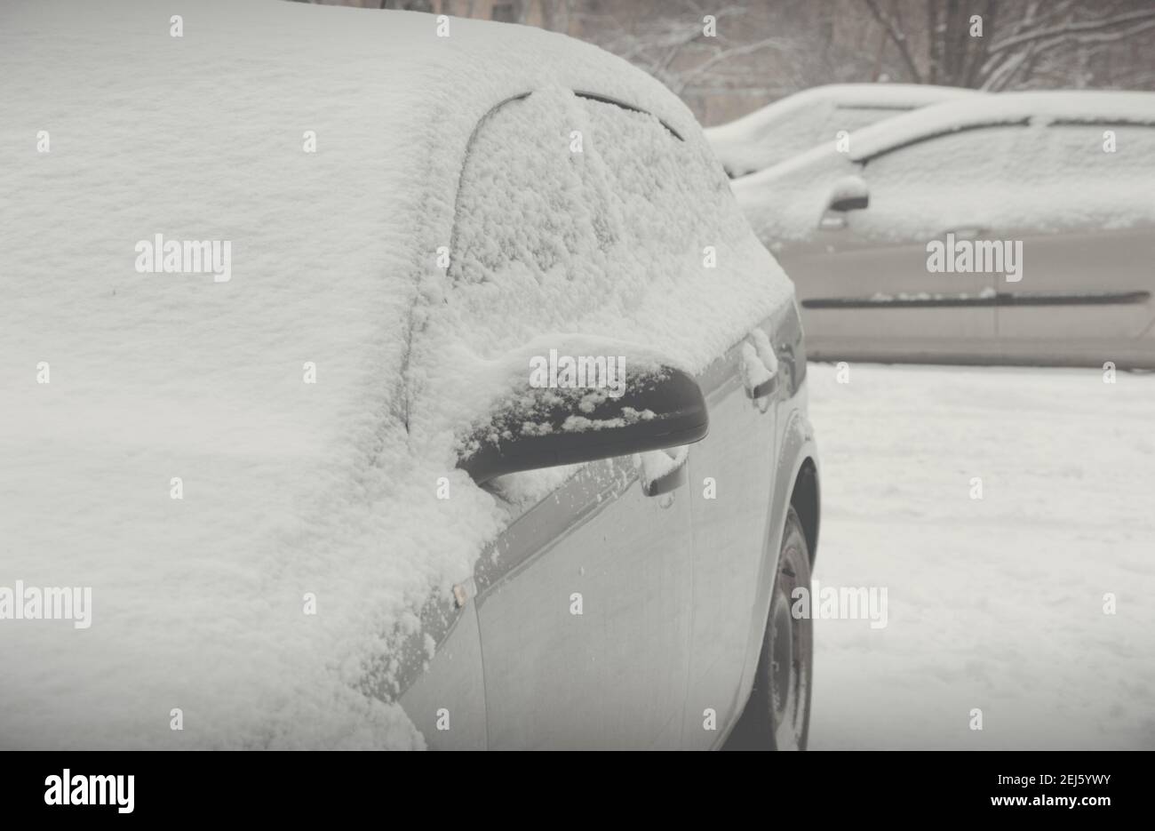 auto nella neve naturali neve disastri atmosferici condizioni avverse meteo Foto Stock