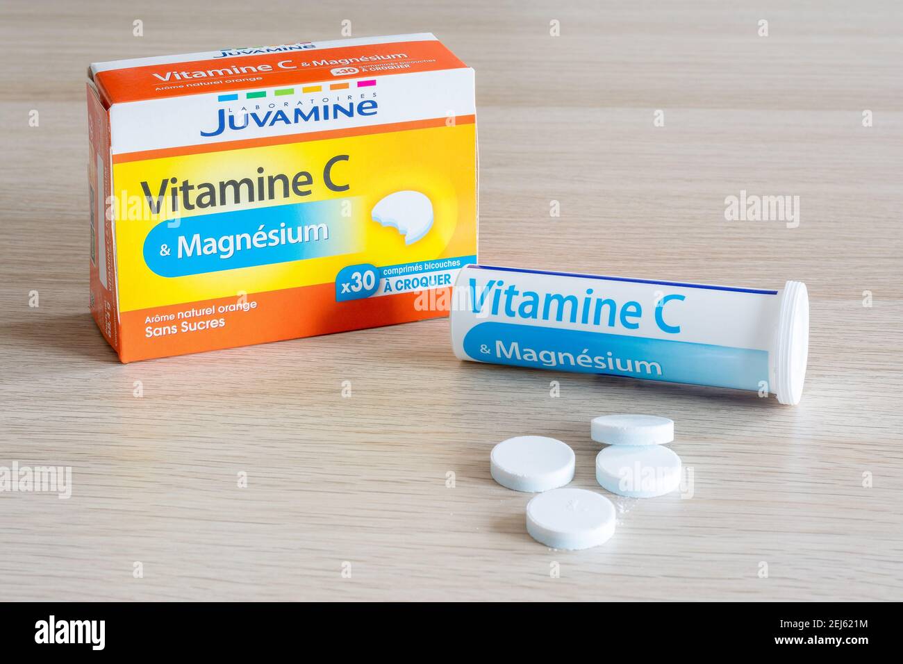 Tubo di vitamina C + magnesio e la sua scatola, marchio Juvamine, laboratorio francese Foto Stock