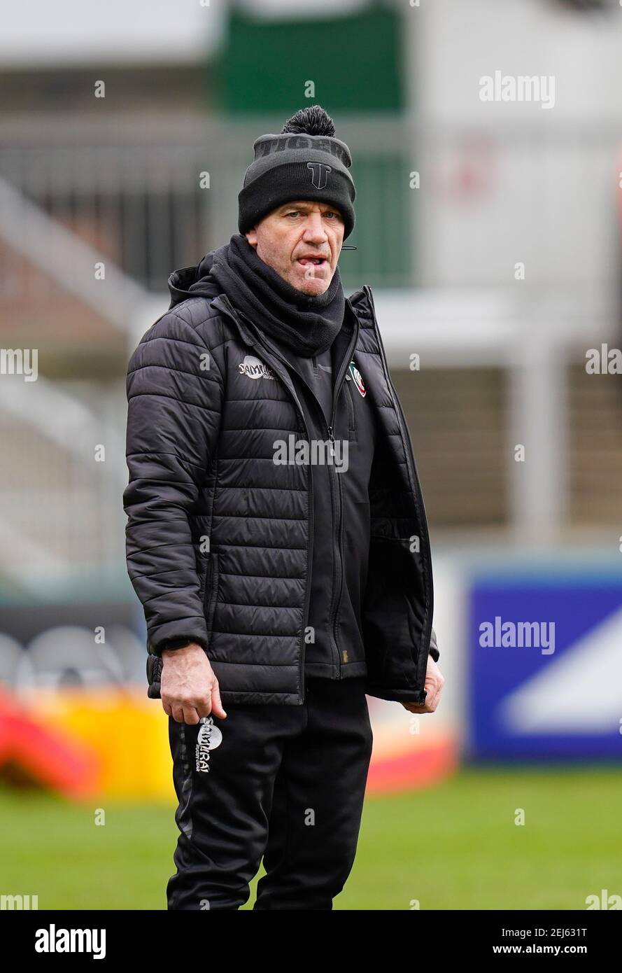 Leicester Tigers Head Assistant Coach Mike Ford guida il riscaldamento della squadra prima di una Gallagher Premiership Round 10 Rugby Union Match, venerdì 20 febbraio 2 Foto Stock