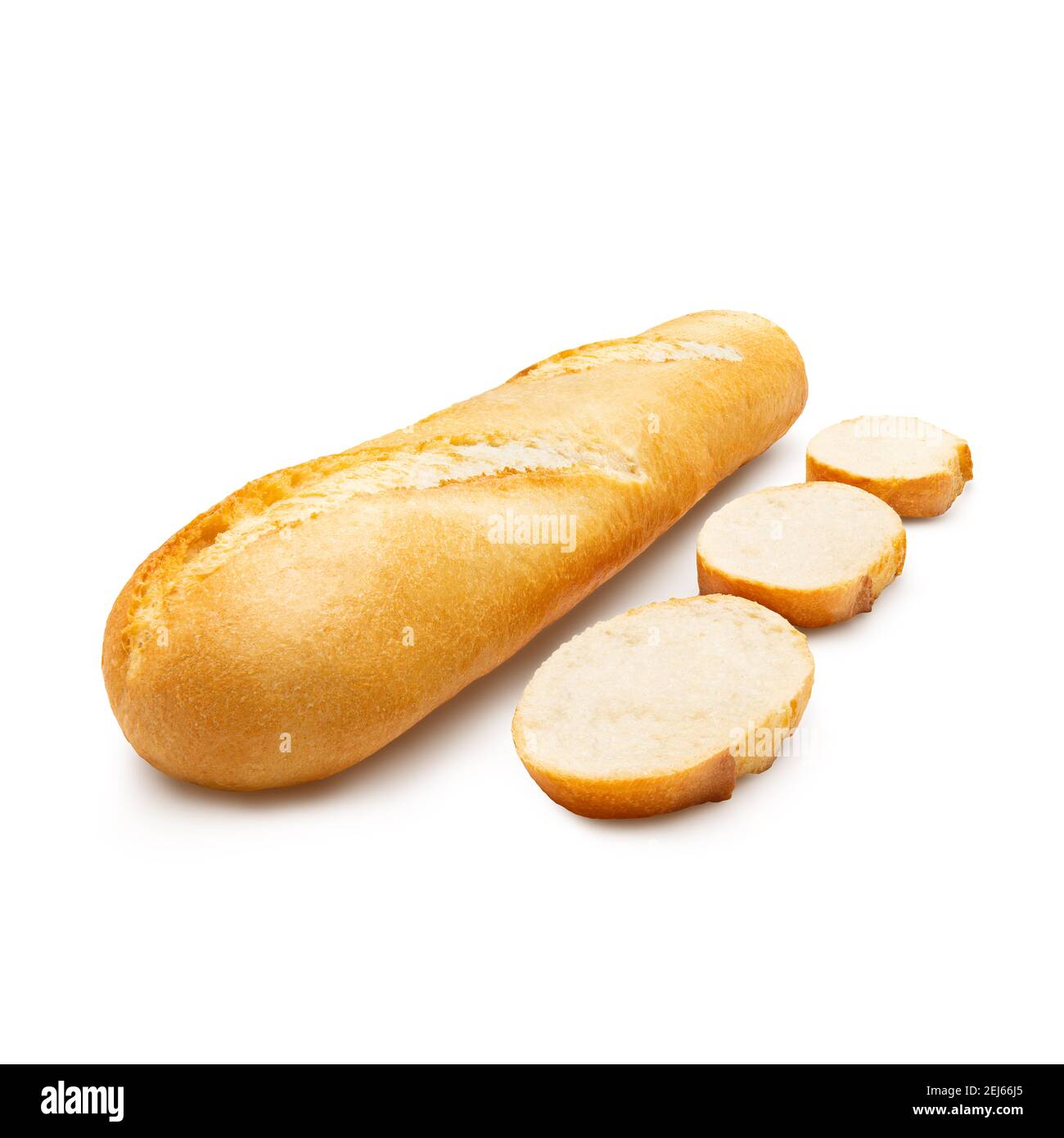Baguette francese di pane con fette isolate su sfondo bianco. Vista dall'alto Foto Stock