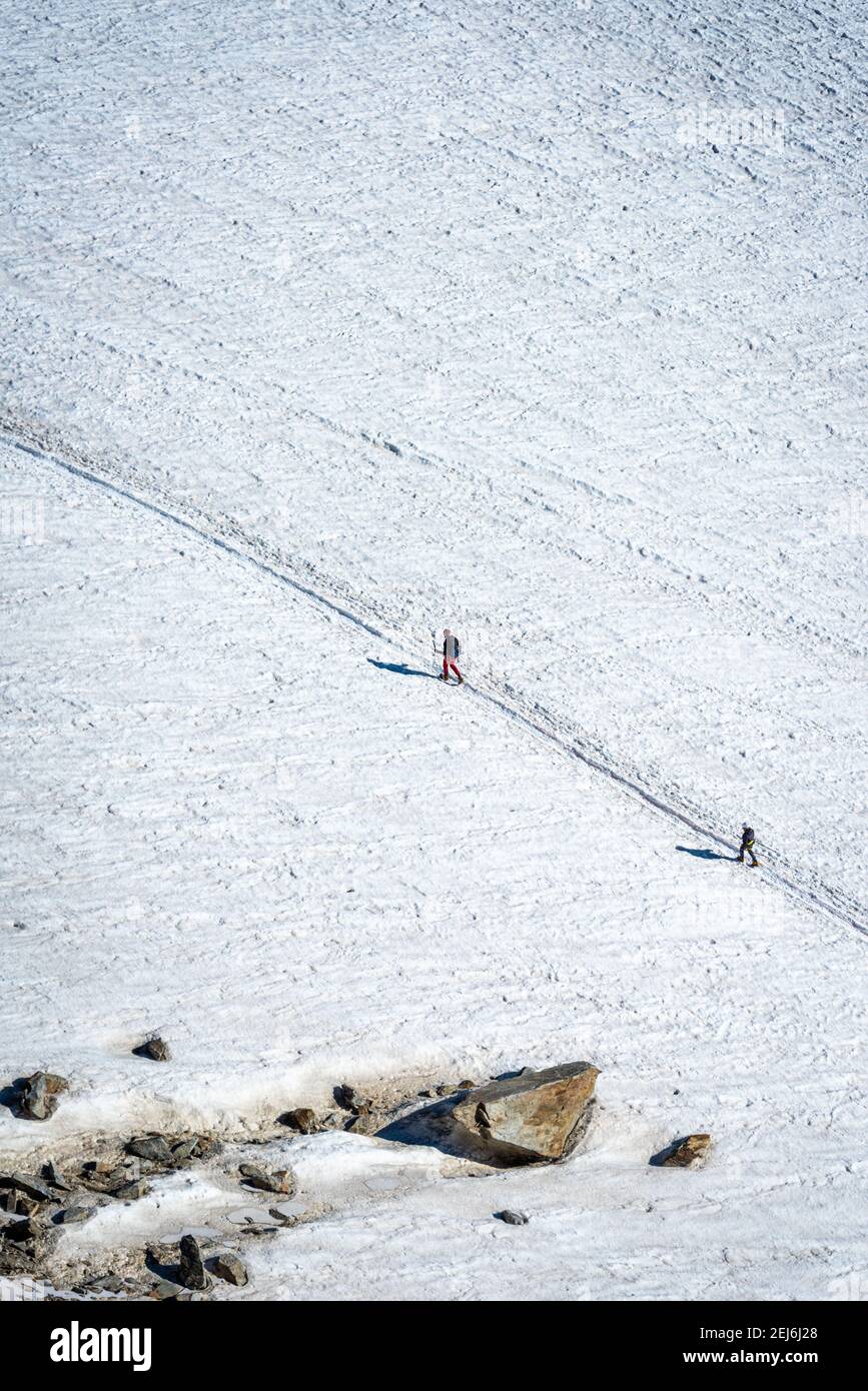 Il Monte Bianco è la vetta più alta delle Alpi e la seconda in Europa. Con 4807m è una delle montagne più iconiche del mondo Foto Stock