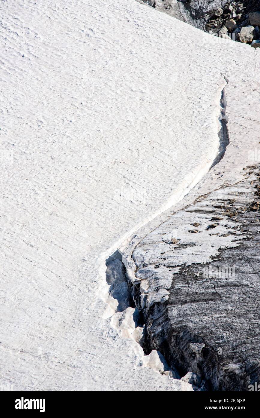 Il Monte Bianco è la vetta più alta delle Alpi e la seconda in Europa. Con 4807m è una delle montagne più iconiche del mondo Foto Stock