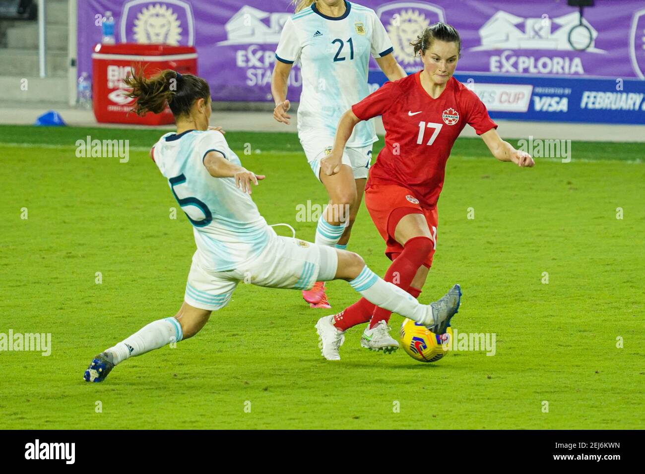 Orlando, Florida, USA, 21 febbraio 2021, Il giocatore argentino Vanesa Santana n°5 tenta di bloccare la palla dal canadese Jessie Flemming n°17 durante la SheBelieves Cup all'Exploria Stadium (Photo Credit: Marty Jean-Louis) Credit: Marty Jean-Louis/Alamy Live News Foto Stock