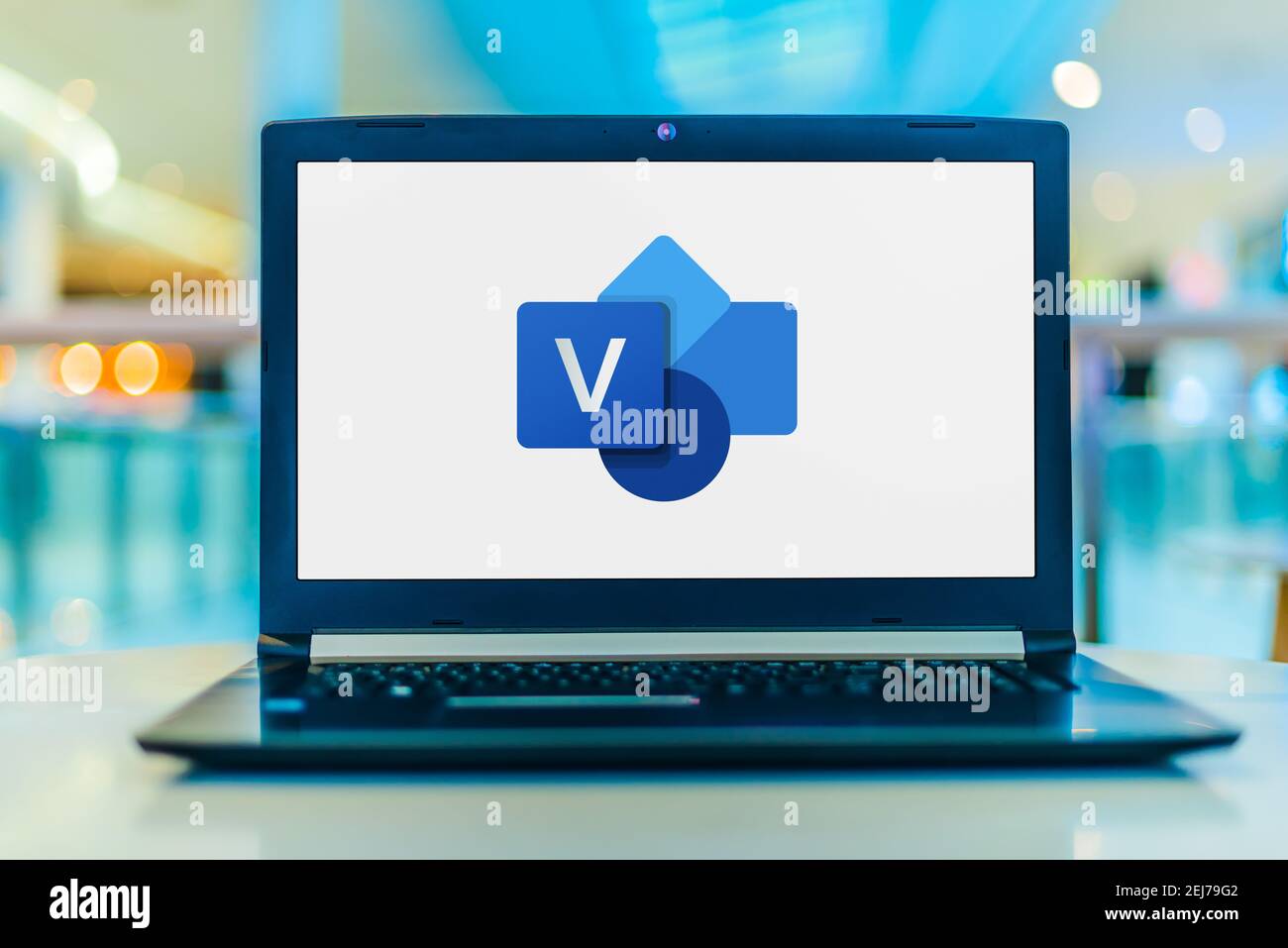 POZNAN, POL - 25 LUGLIO 2020: Computer portatile che visualizza il logo di Microsoft Visio, un'applicazione per la creazione di diagrammi e grafica vettoriale, parte di Microsoft o Foto Stock