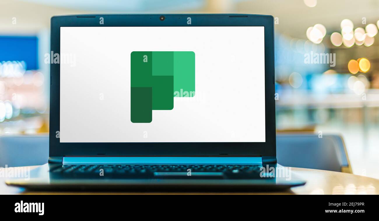 POZNAN, POL - 25 LUGLIO 2020: Computer portatile con il logo di Microsoft Planner, un'applicazione di pianificazione disponibile sul piano Microsoft Office 365 Foto Stock