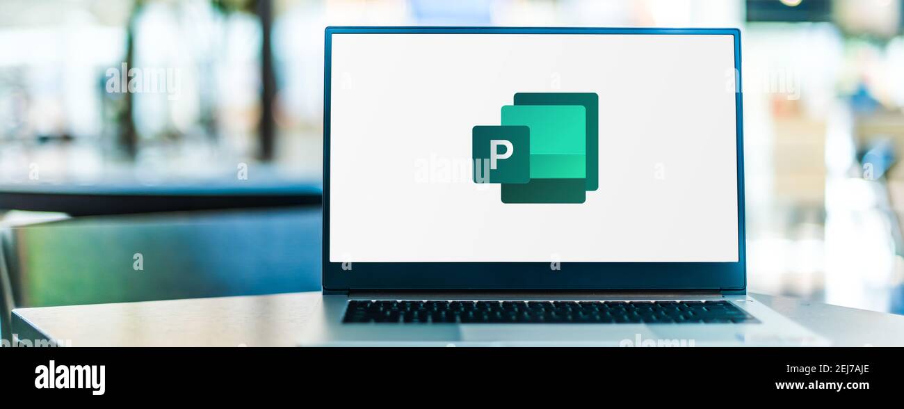 POZNAN, POL - 23 SETTEMBRE 2020: Computer portatile con logo di Microsoft Publisher, un'applicazione di desktop publishing, parte del software della famiglia Office Foto Stock