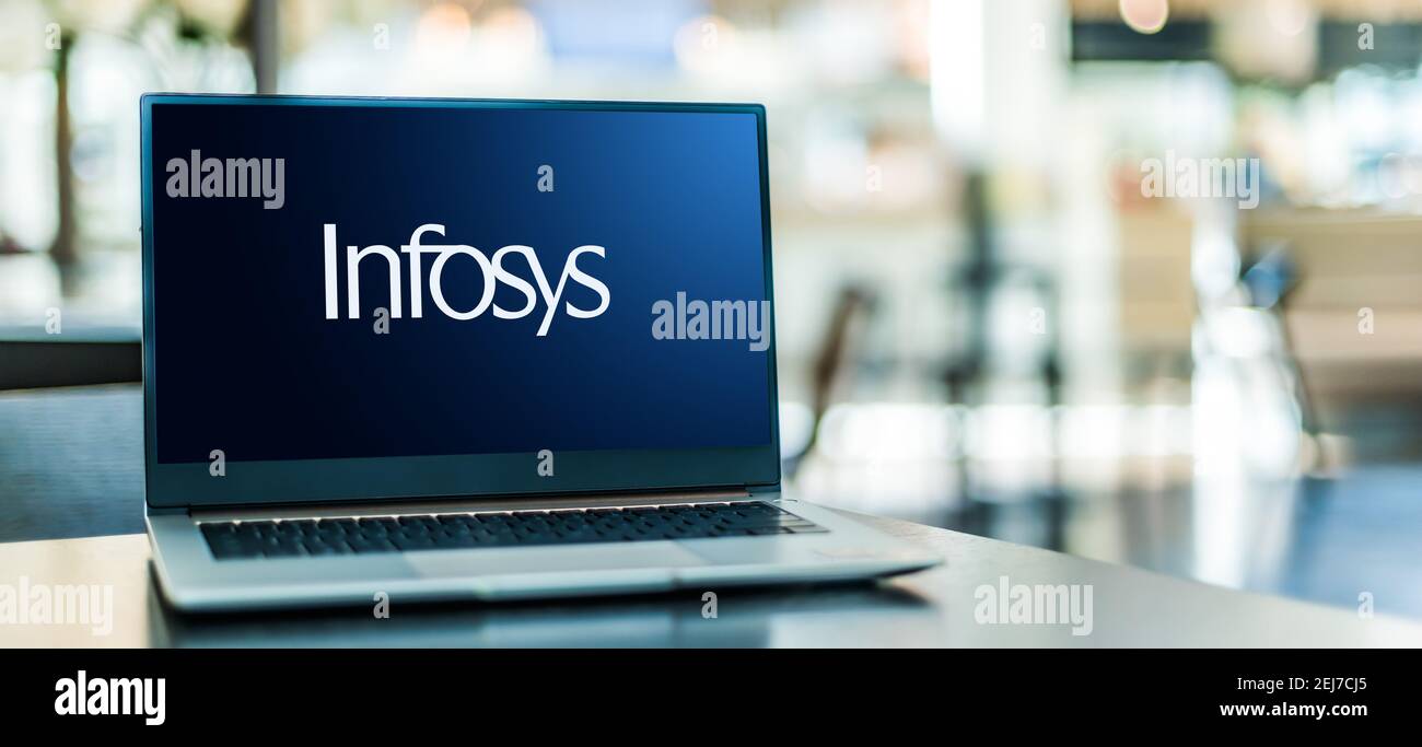 POZNAN, POL - SET 23, 2020: Computer portatile che visualizza il logo di Infosys, una multinazionale indiana che fornisce consulenza aziendale, informatica Foto Stock