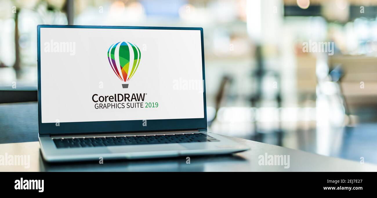 POZNAN, POL - 23 SETTEMBRE 2020: Computer portatile con logo di CorelDraw Graphics Suite, un editor di grafica vettoriale sviluppato e commercializzato da Corel Corp Foto Stock