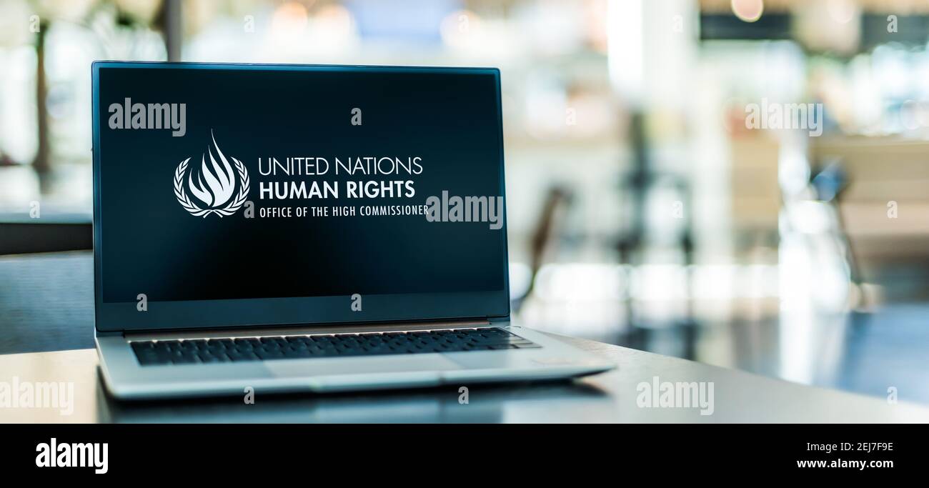 POZNAN, POL - 12 NOVEMBRE 2020: Computer portatile con logo dell'Ufficio dell'Alto Commissario per i diritti umani (OHCHR), un dipartimento della Secre Foto Stock