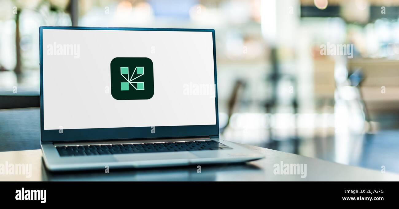 POZNAN, POL - 12 NOVEMBRE 2020: Computer portatile con logo di Adobe Connect, una suite di software per la formazione remota, conferenze Web, presentazioni, Foto Stock