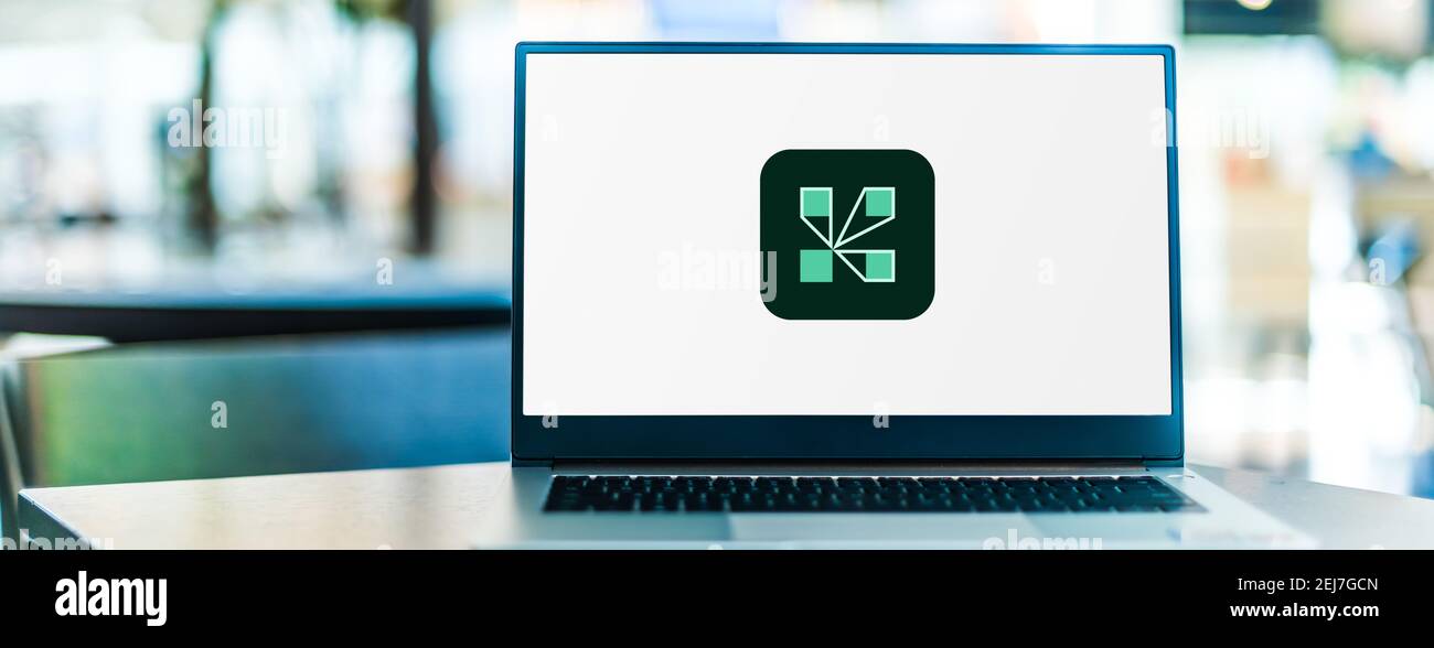 POZNAN, POL - 12 NOVEMBRE 2020: Computer portatile con logo di Adobe Connect, una suite di software per la formazione remota, conferenze Web, presentazioni, Foto Stock