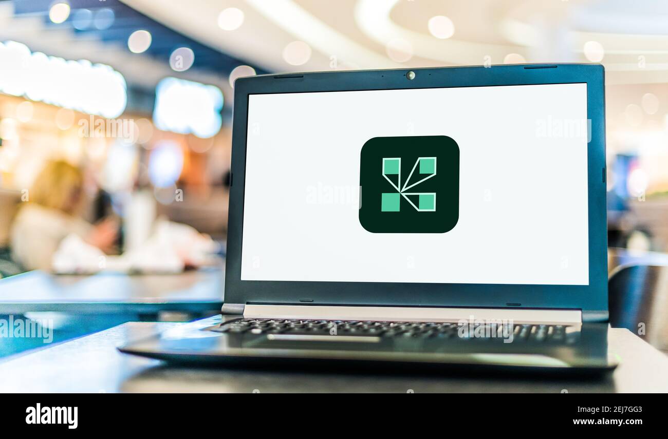 POZNAN, POL - 12 NOVEMBRE 2020: Computer portatile con logo di Adobe Connect, una suite di software per la formazione remota, conferenze Web, presentazioni, Foto Stock