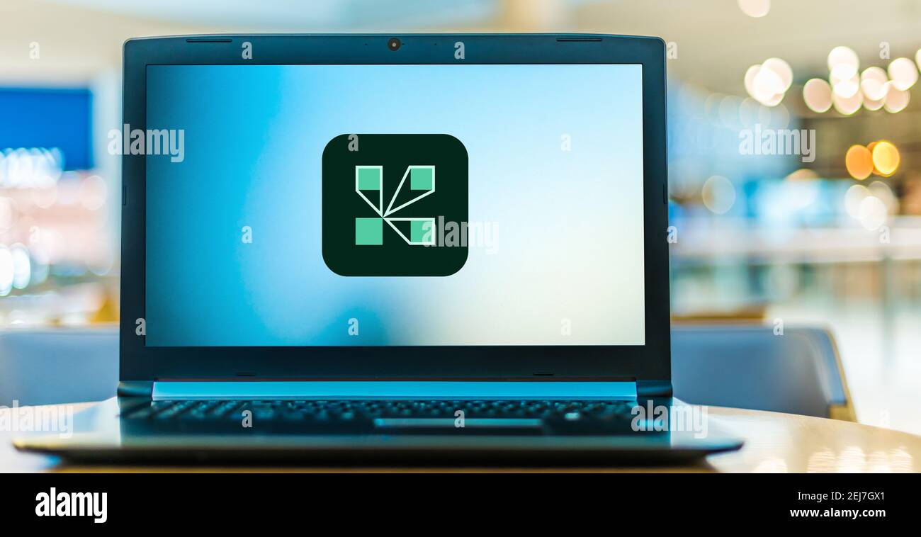 POZNAN, POL - 12 NOVEMBRE 2020: Computer portatile con logo di Adobe Connect, una suite di software per la formazione remota, conferenze Web, presentazioni, Foto Stock