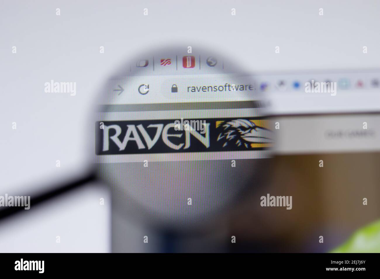 New York, Stati Uniti d'America - 17 Febbraio 2021: Primo piano DEL logo DEL SOFTWARE RAVEN sulla pagina del sito, Editoriale illustrativo Foto Stock