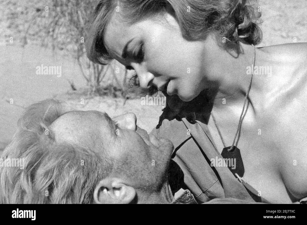 GHIACCIO FREDDO IN ALEX 1958 20 ° secolo Fox film con Sylvia Syms e John Mills Foto Stock