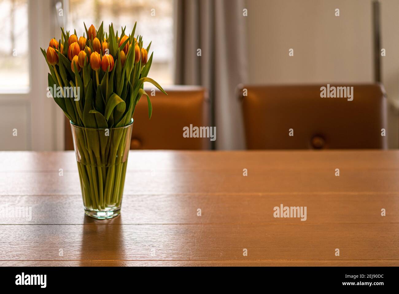 Fiori d'arancio su un tavolo Foto Stock