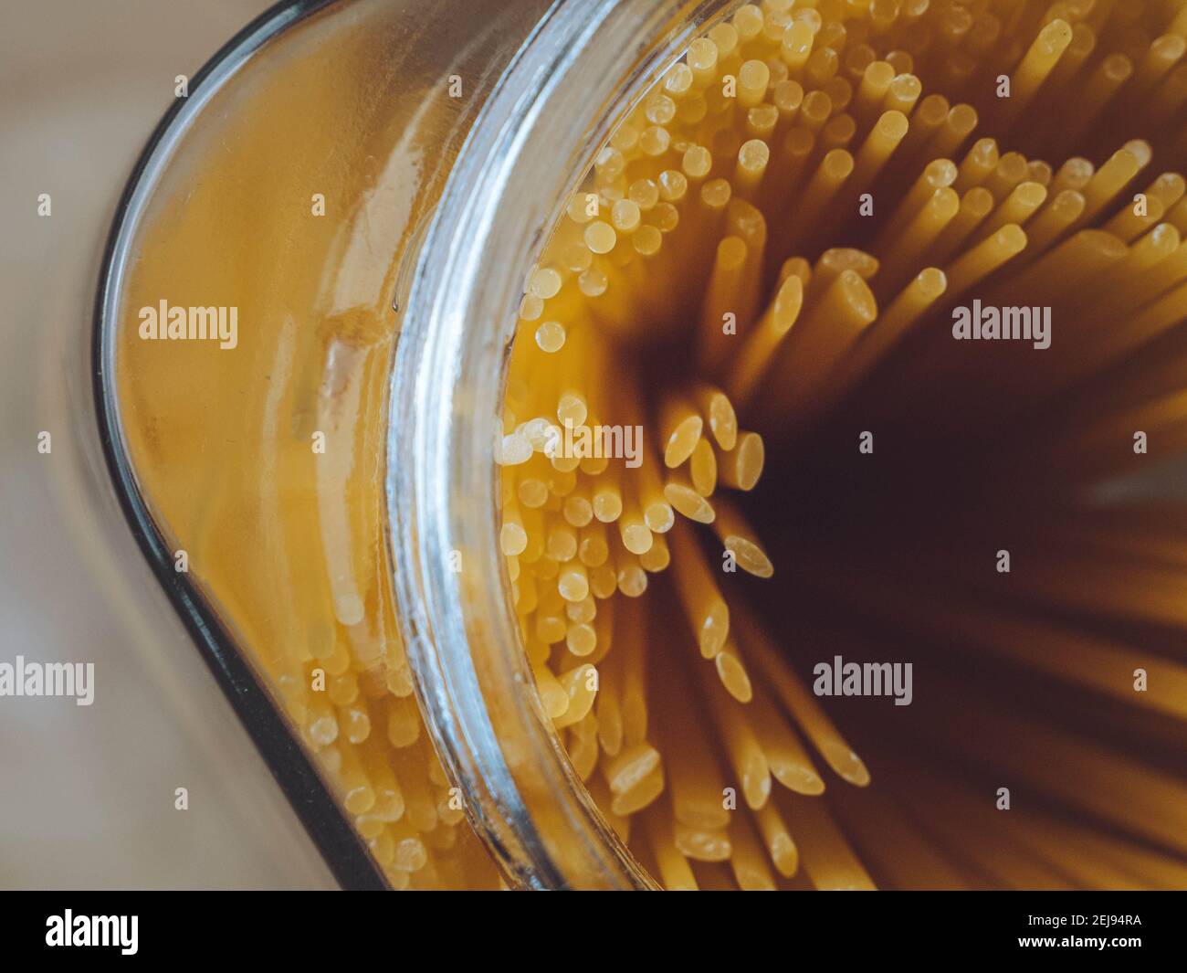 Un primo piano di Linguini e Spaghetti secchi Foto Stock