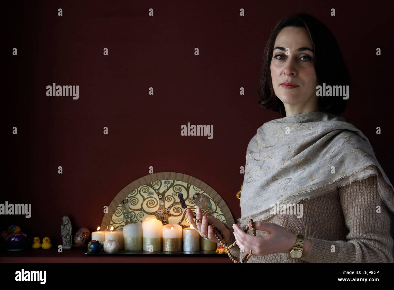Kahina bahloul, la prima donna imam in francia, a parigi Foto Stock