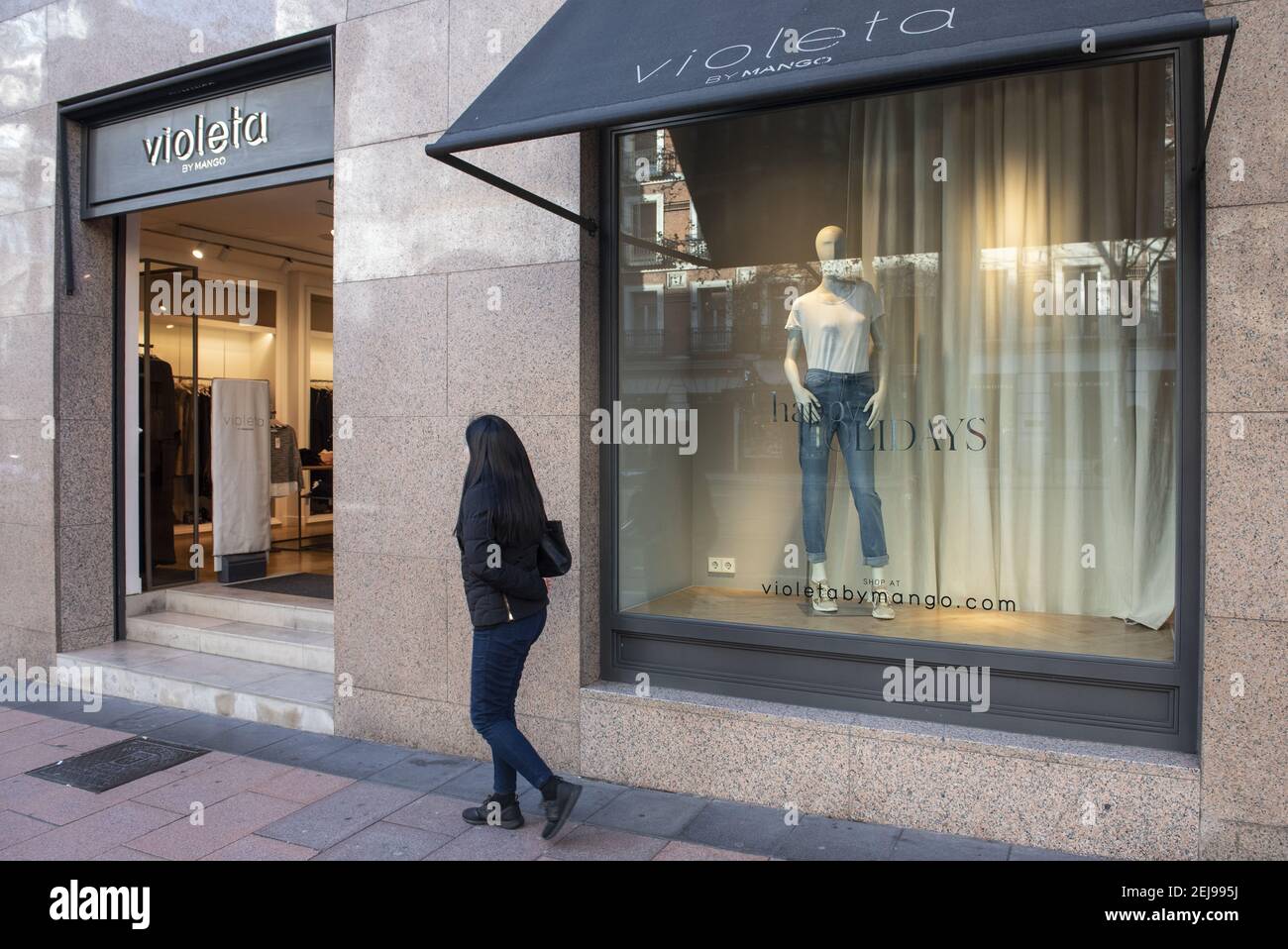 Marchio di abbigliamento spagnolo di proprietà di Mando, Violeta, visto in  Spagna. (Foto di Budrul Chukrut / SOPA Images/Sipa USA Foto stock - Alamy