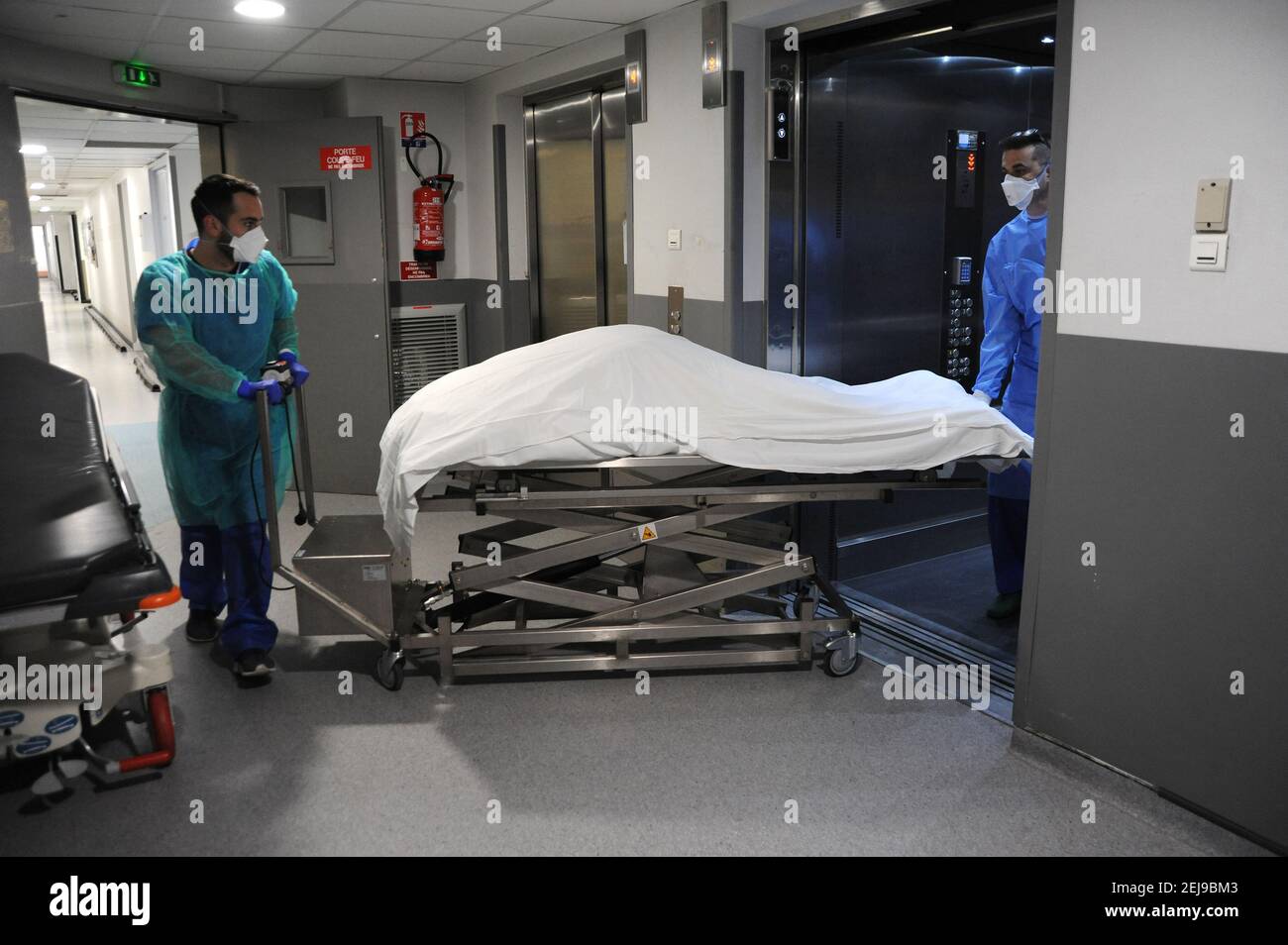 Covid-19 morti in ospedale Foto Stock