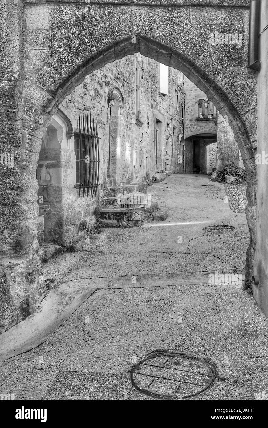 Ingresso in un villaggio medievale in Provenza Foto Stock