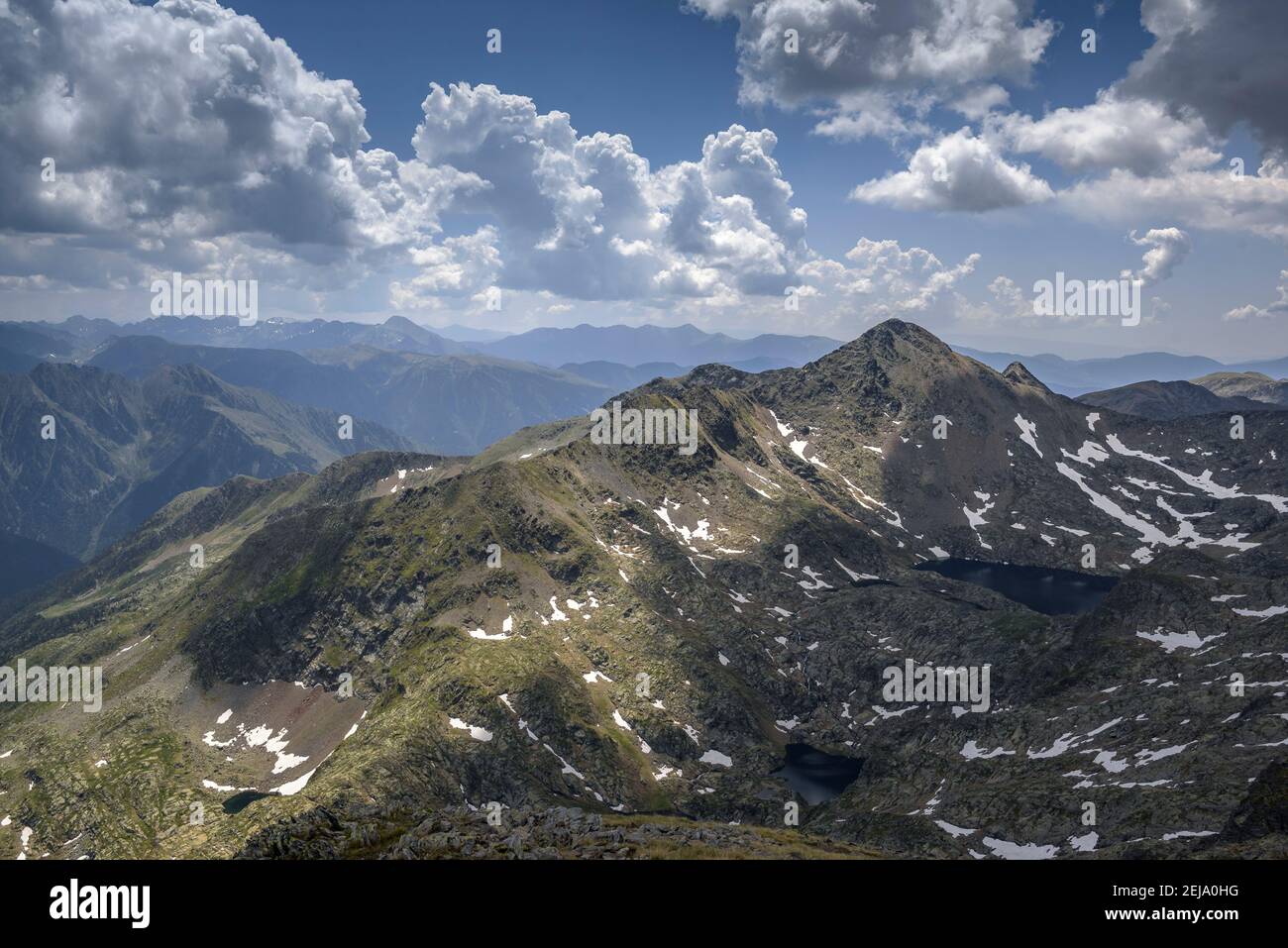 Vista del Circus Gallina e della cima Ventolau (Alt Pirineu Parco Naturale, Pirenei, Catalogna, Spagna) Foto Stock