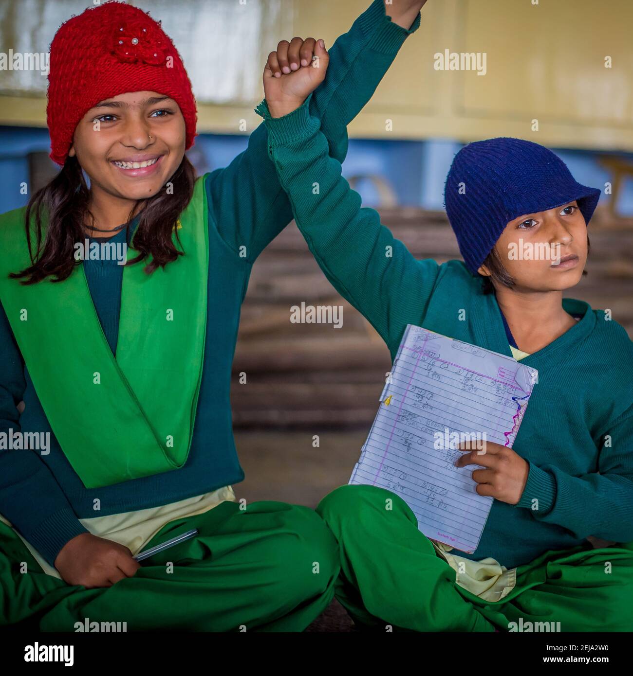 Utttar Pradesh. 05-15-2018. Ragazza sorridente a scuola. I bambini hanno l'opportunità di ricevere un'adeguata formazione di qualità privano per molti bambini che ha Foto Stock